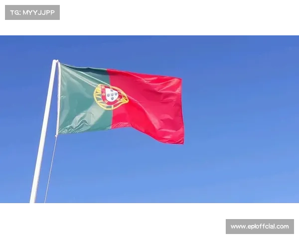 37岁帕特里西奥挥手告别，葡萄牙国旗覆盖草坪